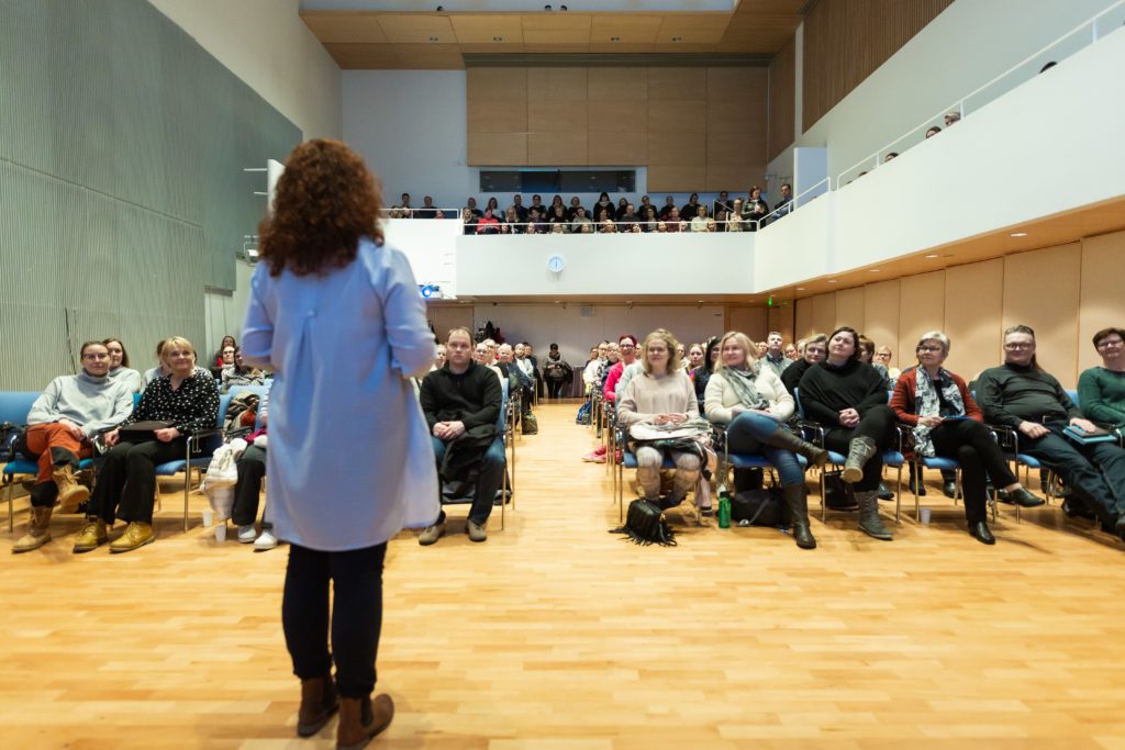 Anne-Mari Jääskinen on kysytty tunnetaitokouluttaja.